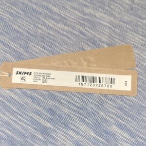 SKIMS Strapless Bra in Clay